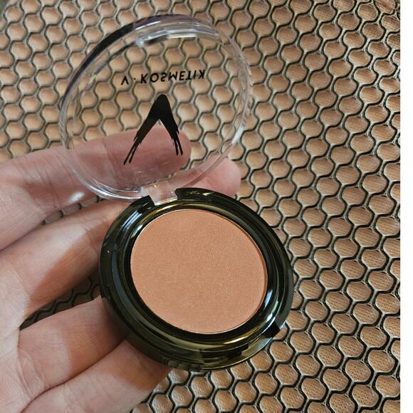 V Kosmetik Natural Kiss Blusher Blush ~ NEW - Picture 1 of 6